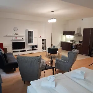 apartman-nad-kolonadou.karlovyvary-hotels.com/
