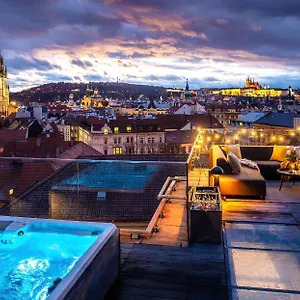 Billionaires Boutique & Premium Suites, Old Town Appartement