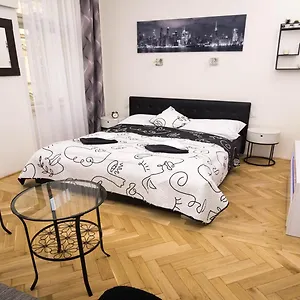 Black & White By Wenceslas Square And Muzeum Appartement